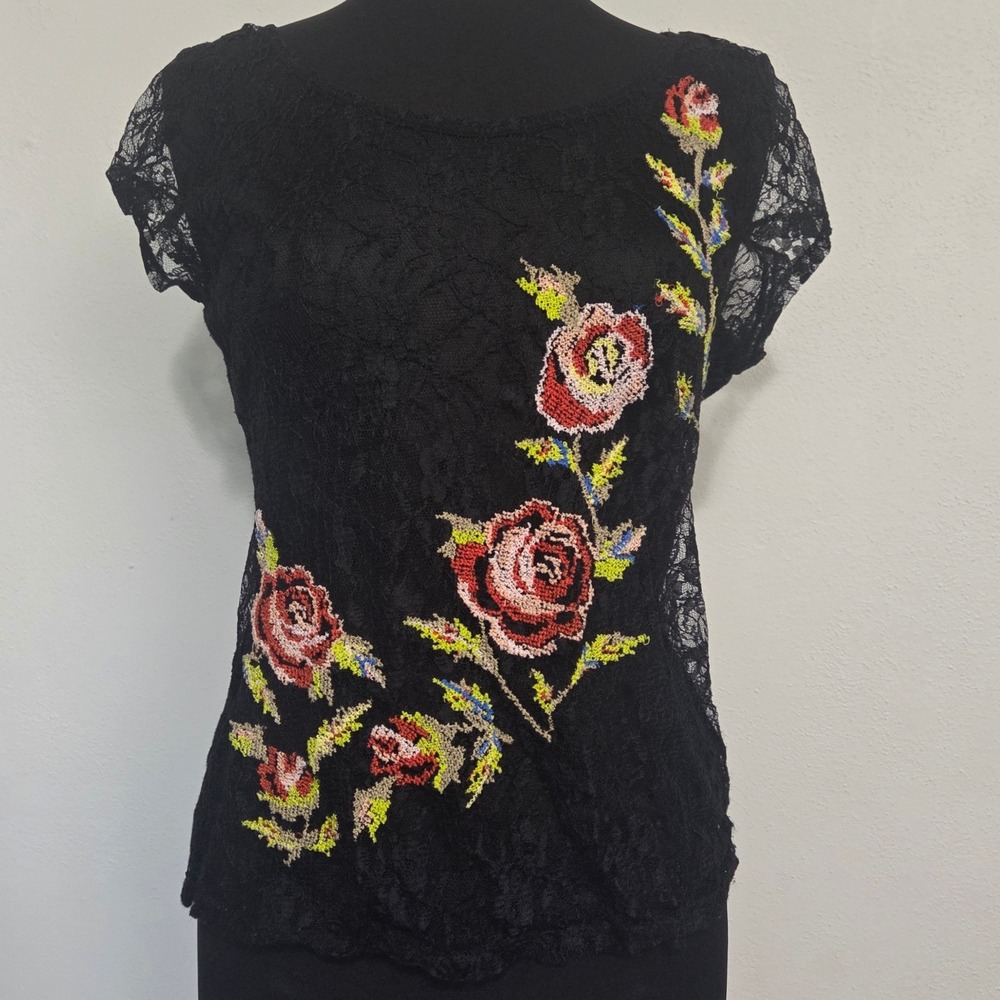 Candies Y2K Black Lace Floral Embroidered Short Sleeve Keyhole Back Top M / L